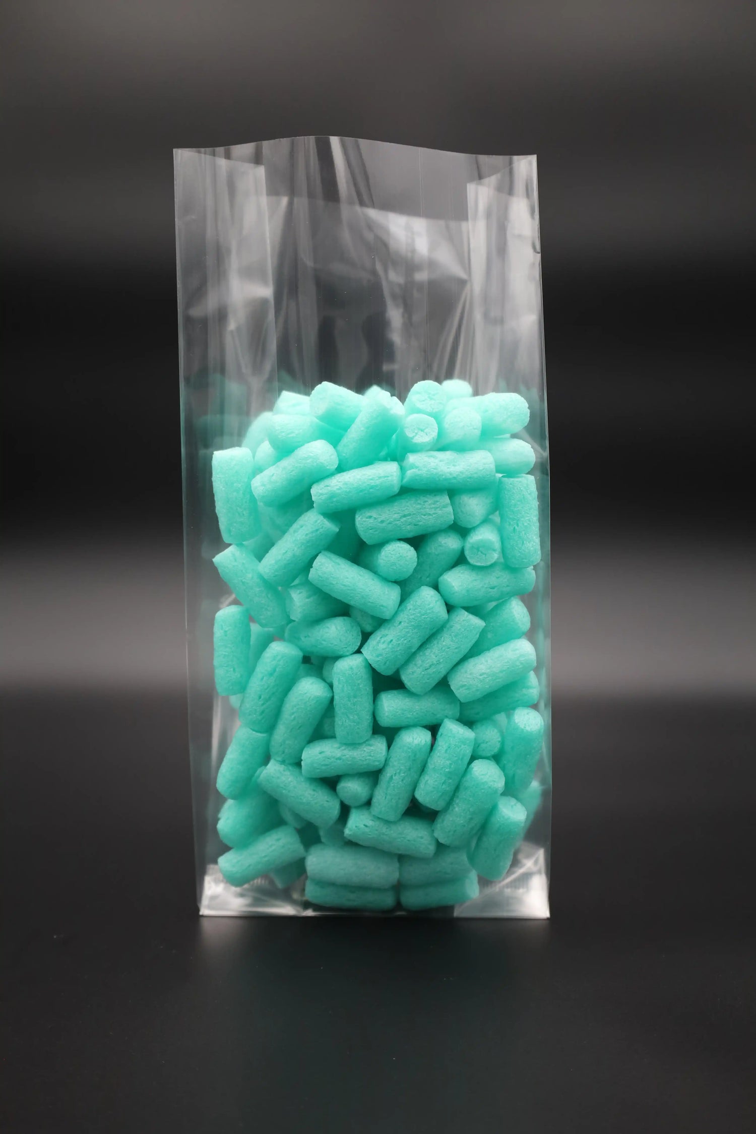 Transparenter Seitenfaltenbeutel mit türkisfarbenem Füllmaterial – flexible Verpackungslösung mit erweitertem Volumen für Lagerung, Versand und Produktpräsentation.