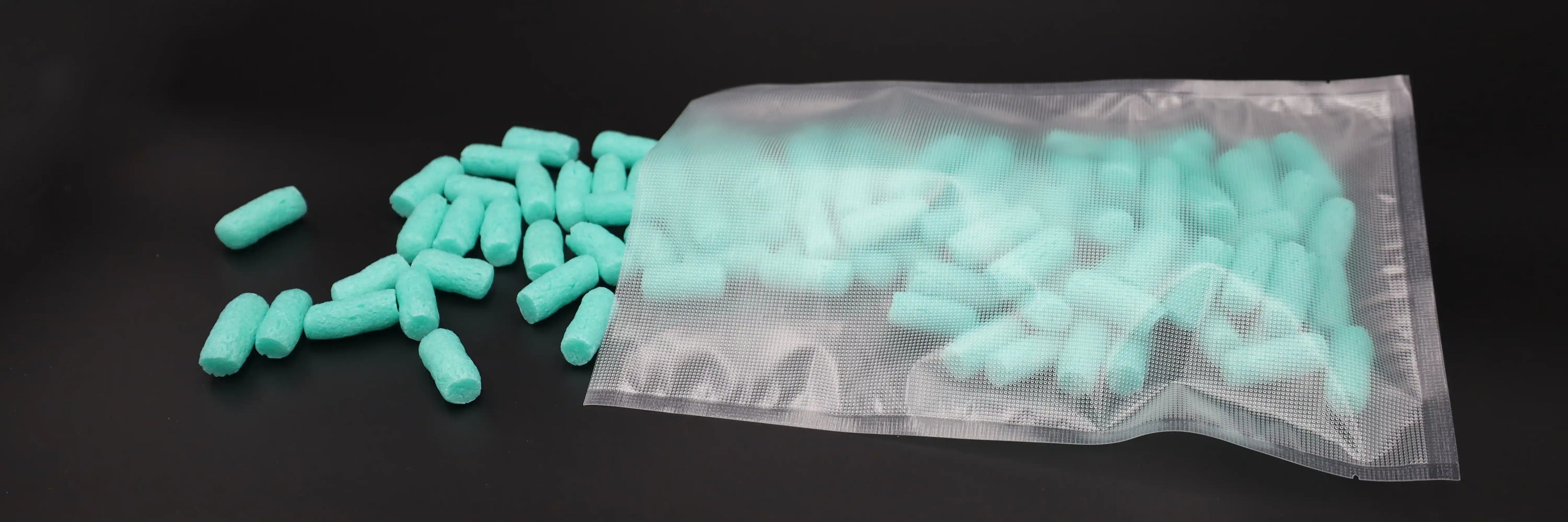 Vakuumbeutel mit Struktur und türkisfarbenem Füllmaterial – luftdichte Verpackung für Lebensmittel, Medizinprodukte oder Industrieanwendungen, ideal für Vakuumiergeräte