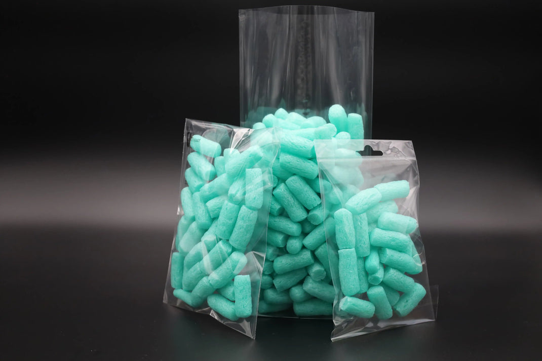 Präsentation verschiedener transparenter Beutelgrößen für sichere, flexible Produktverpackung